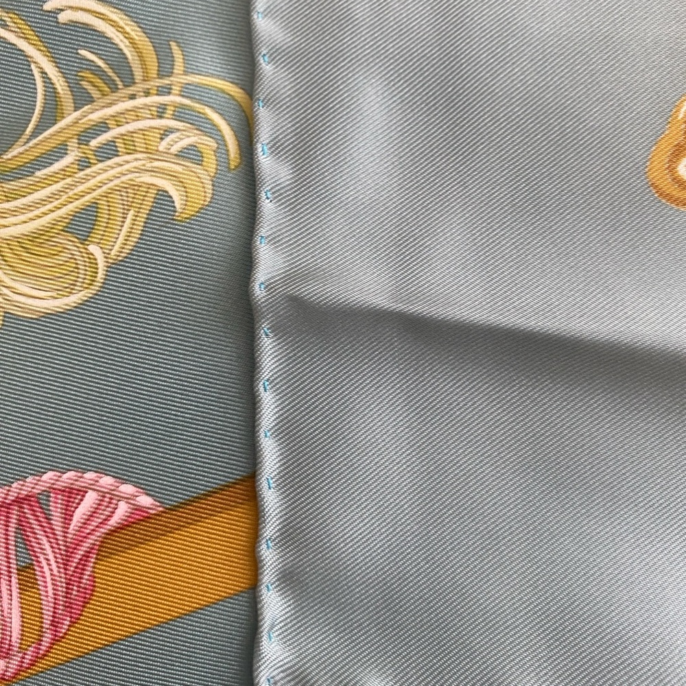 Hermes Paris " Regina" 90 cm Silk Scarf with Floral & Ribbon Design - Picture 4 of 6